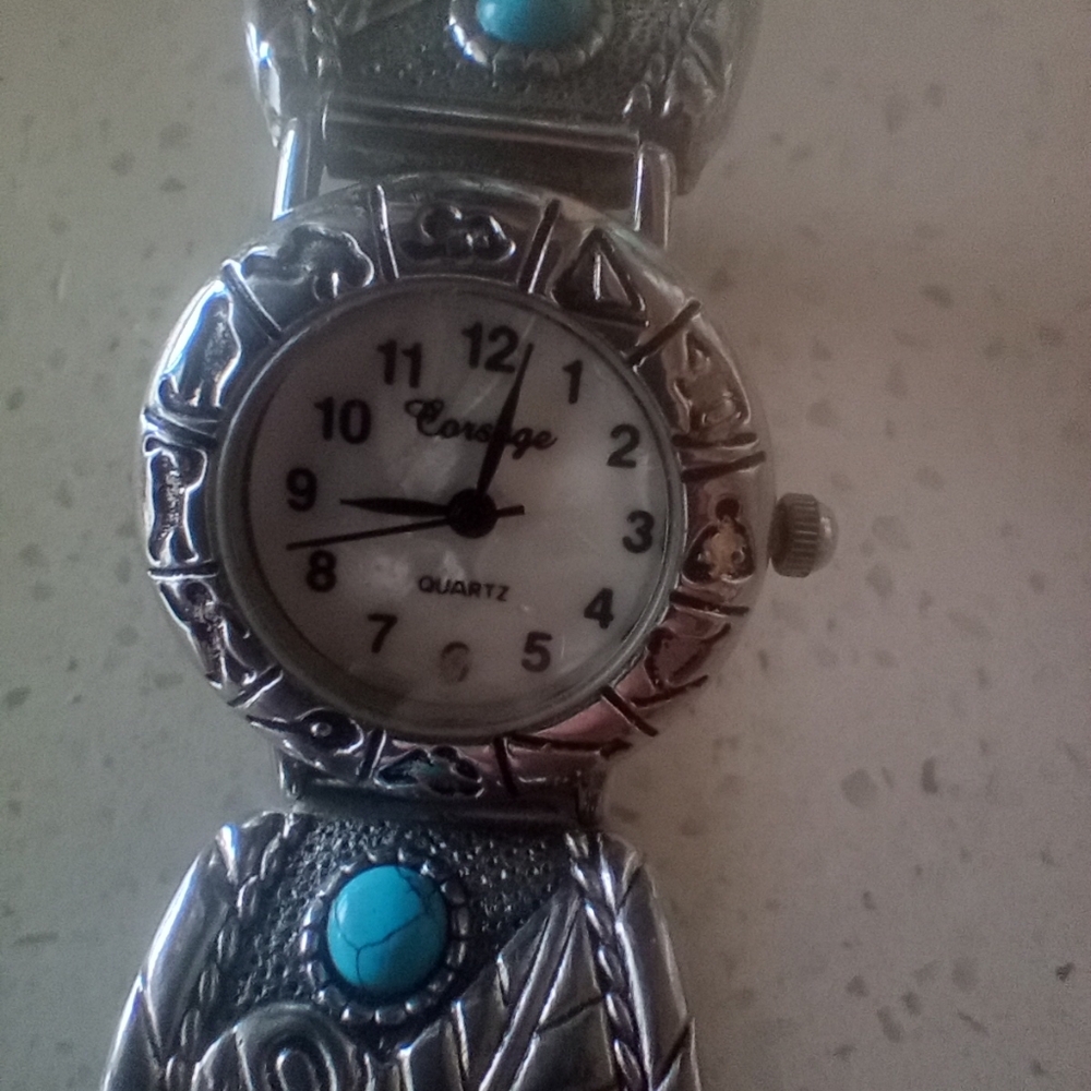 Western Style Watch - Picture 4 of 9